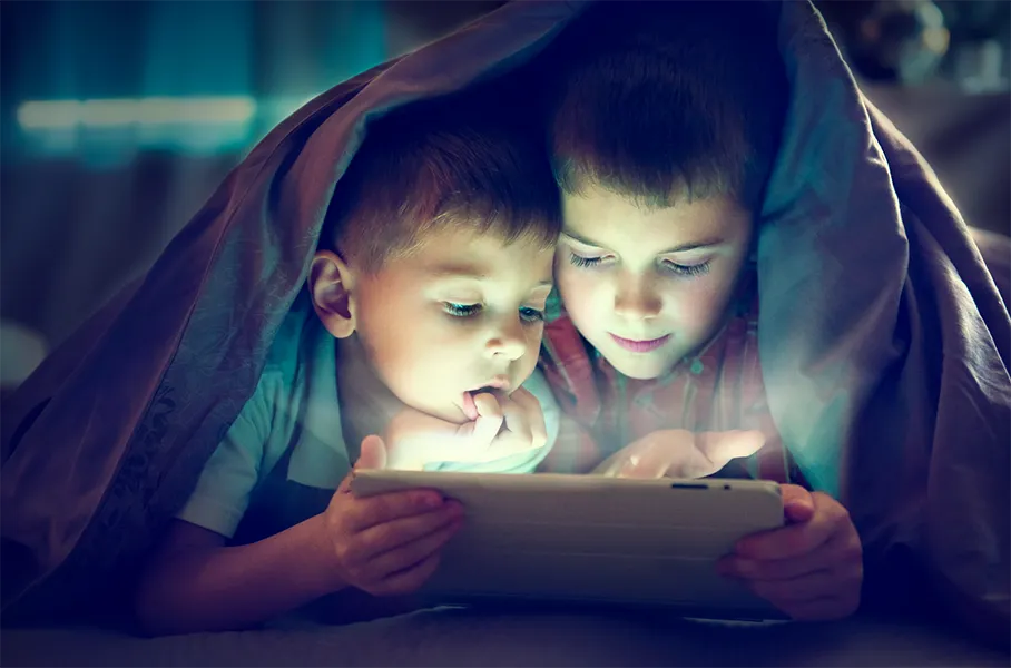 kinderen kijken tv